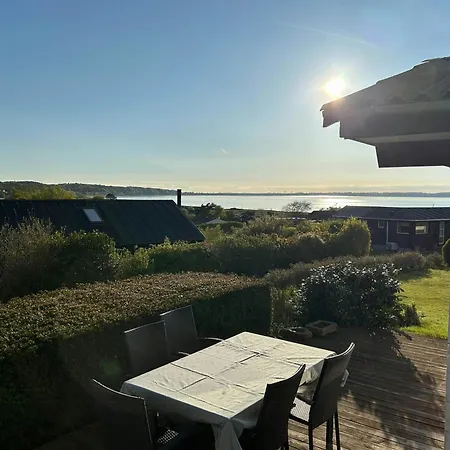 펜션 70s With Views Over The Sea *