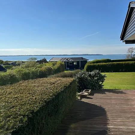 別荘 70S Holiday Home With Views Over The Sea *