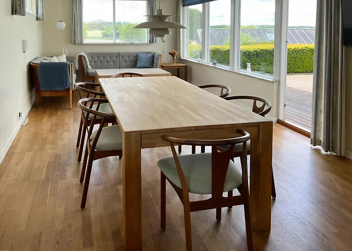 70S Holiday Home With Views Over The Sea Feriehus *