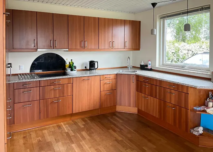 別荘 70S Holiday Home With Views Over The Sea