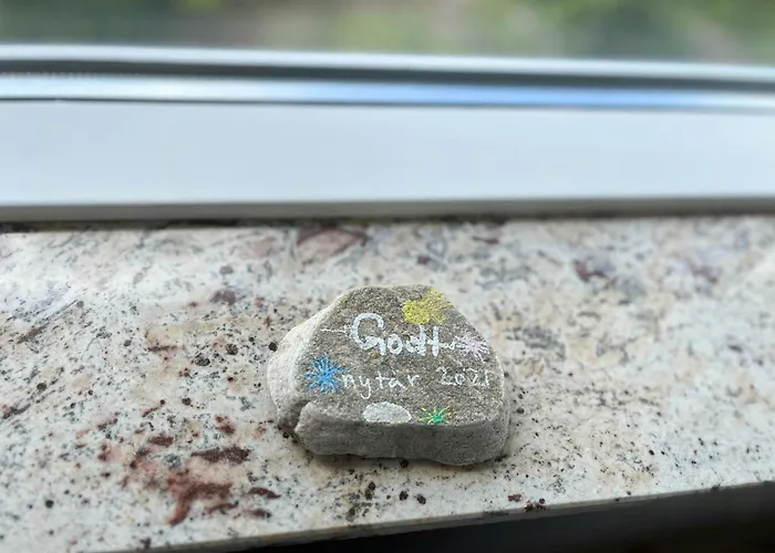 70S Holiday Home With Views Over The Sea