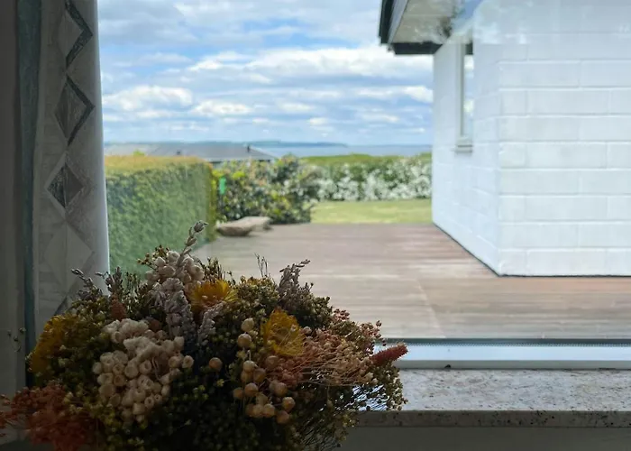 70S Holiday Home With Views Over The Sea *