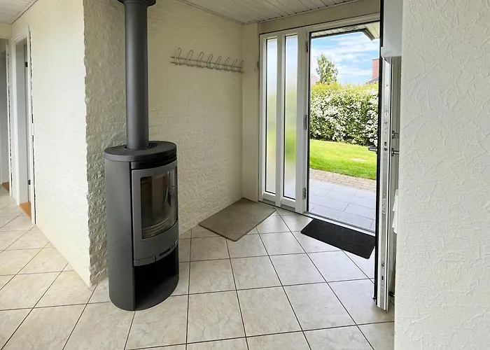 別荘 70S Holiday Home With Views Over The Sea