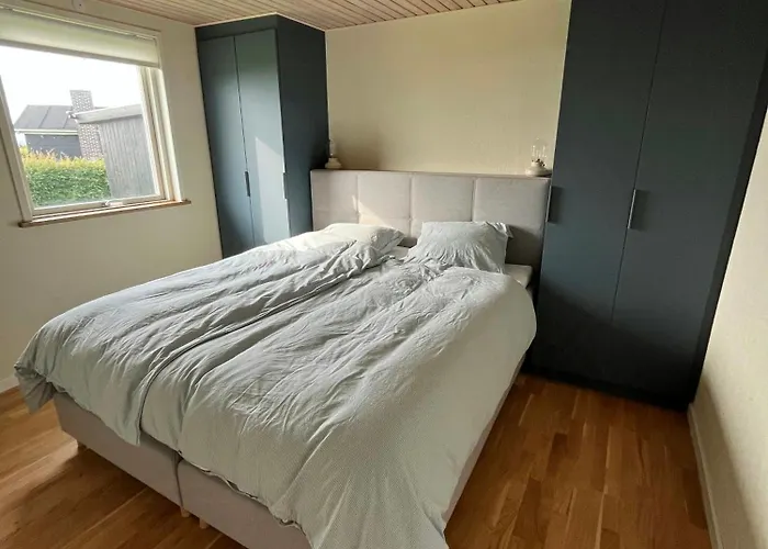 70S Holiday Home With Views Over The Sea Feriehus *