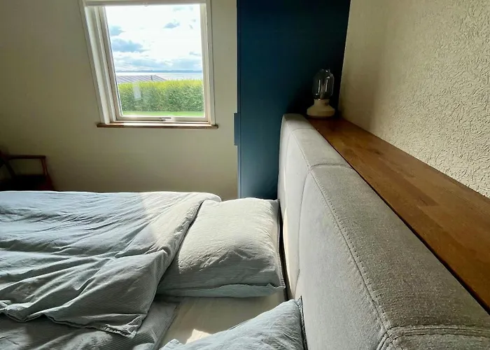 70S Holiday Home With Views Over The Sea 別荘