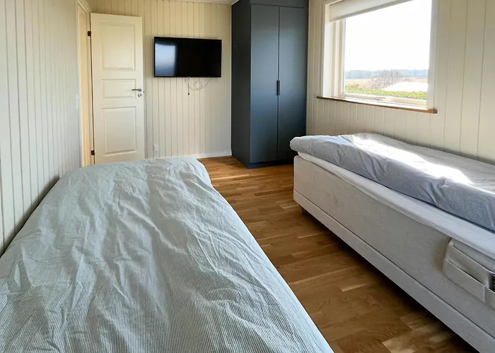 70S Holiday Home With Views Over The Sea 別荘